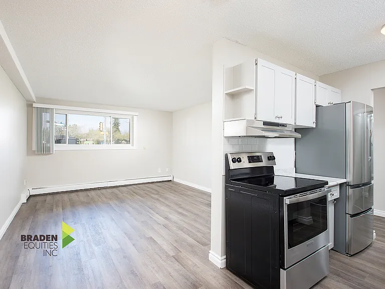 1602 Sherwood Dr — Photo 1