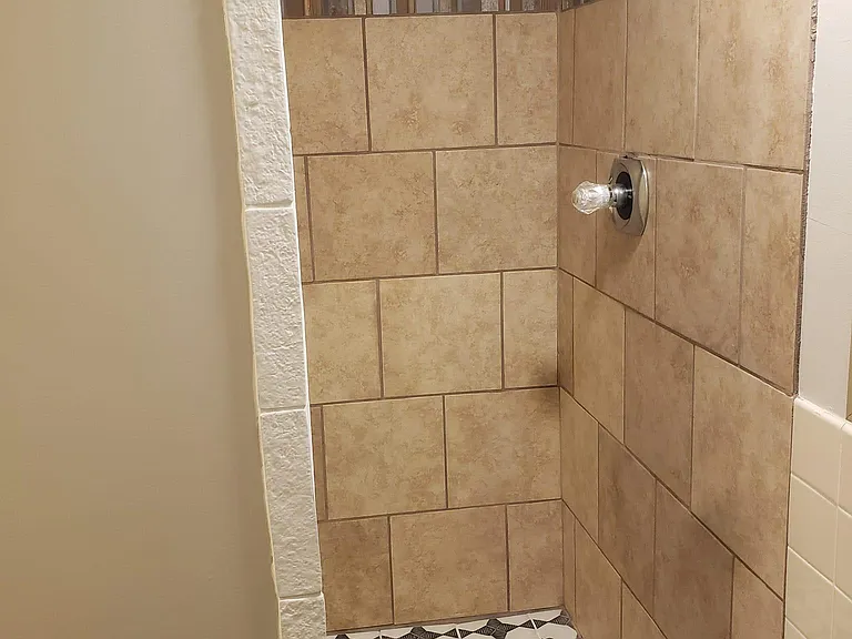 405 Creek Ln — Photo 16
