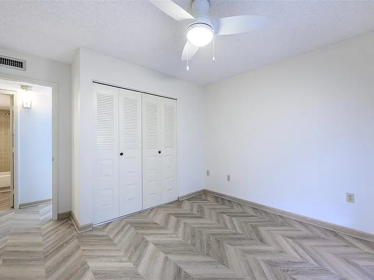 2300 Aaron St #114 — Photo 18
