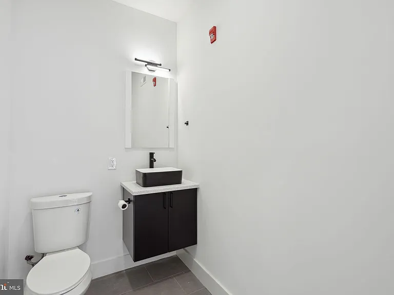 528 W Berks St #1 — Photo 5