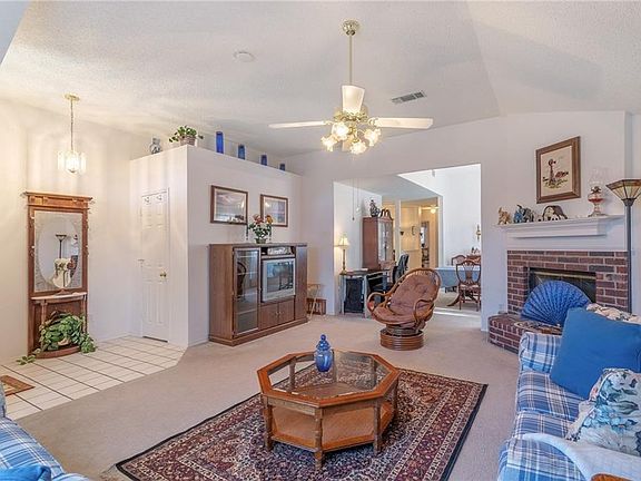 4th image of 3708 Fleetwood Dr