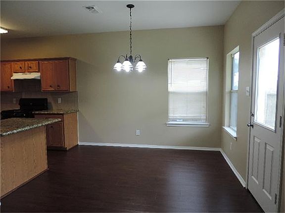 5th image of 4024 Bentwood Cir