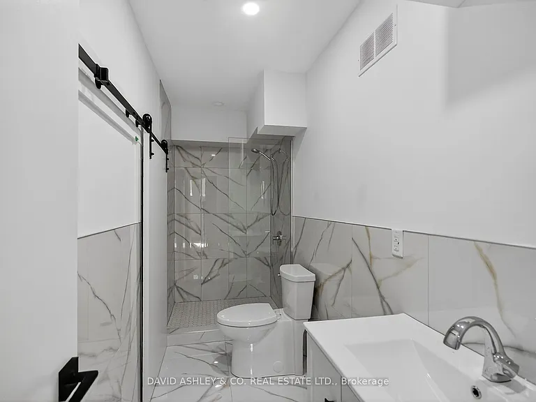 612 W Tweedsmuir Ave #MAIN — Photo 43
