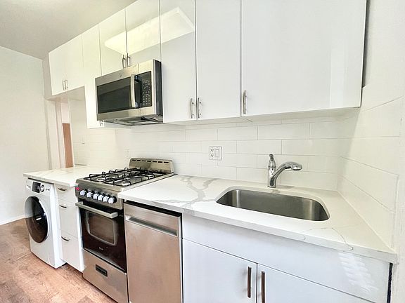 2nd image of 874 Lexington Ave