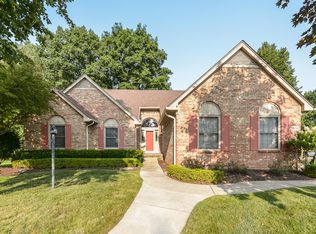 18240 Heatherlea Dr, Livonia, MI 48152