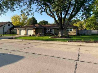 2115 Cedarberry Rd, North Platte, NE 69101