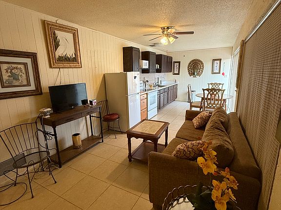 4th image of 12011 Corsica Ln