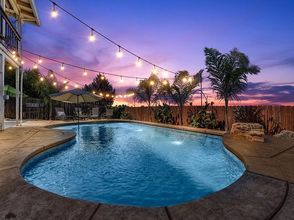 1st image of 2460 Sandpiper Way