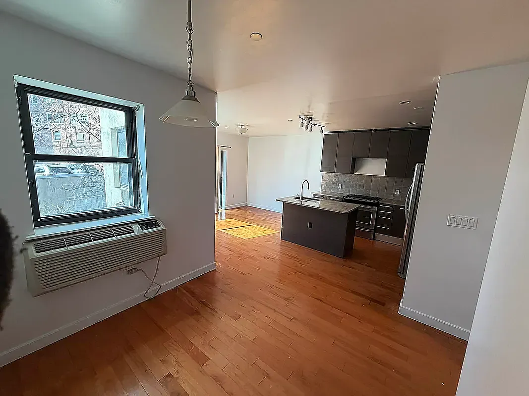 536 Kappock Street — Photo 2