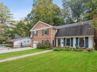 7713 Winterberry Pl, Bethesda, MD 20817