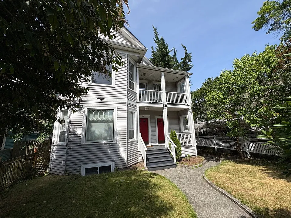 121 13th Ave E