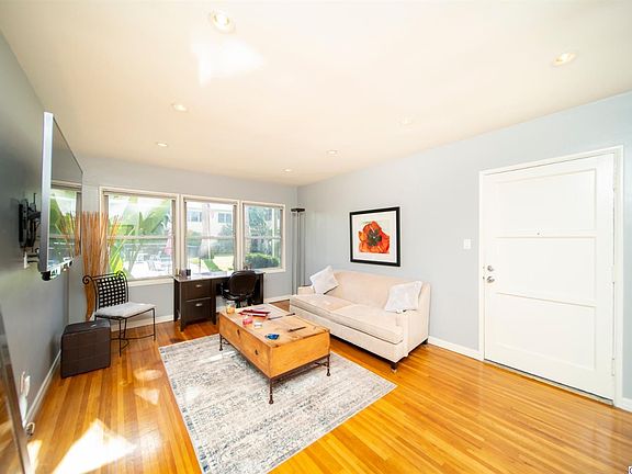 4th image of 5319 Cahuenga Blvd Unit B
