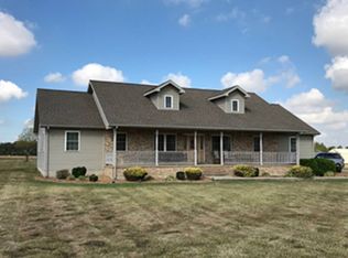 1117 County Road 1800 E, Fairfield, IL 62837