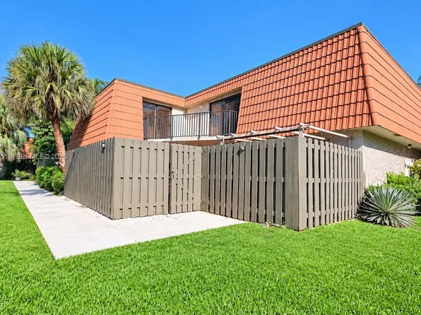 11006 N Harmony Lake Cir, Davie, FL 33324