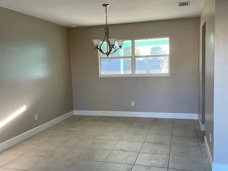 575 Coconut St — Photo 7