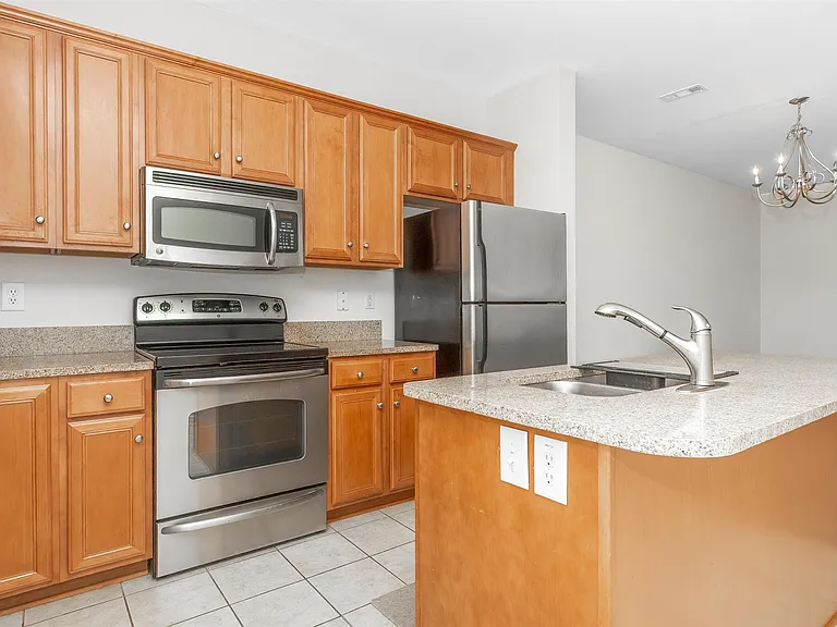 926 Price Ln #F — Photo 4