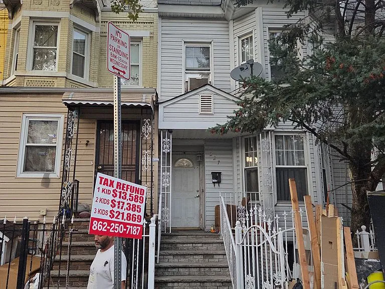 227 6th Ave W — Photo 2