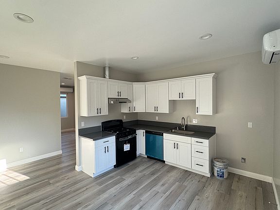 3rd image of 5743 N Gladys Ave