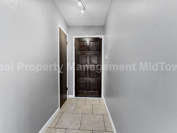 2nd image of 2907 Ashbury Dr