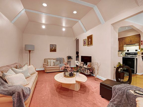 3rd image of 4705 Avenue