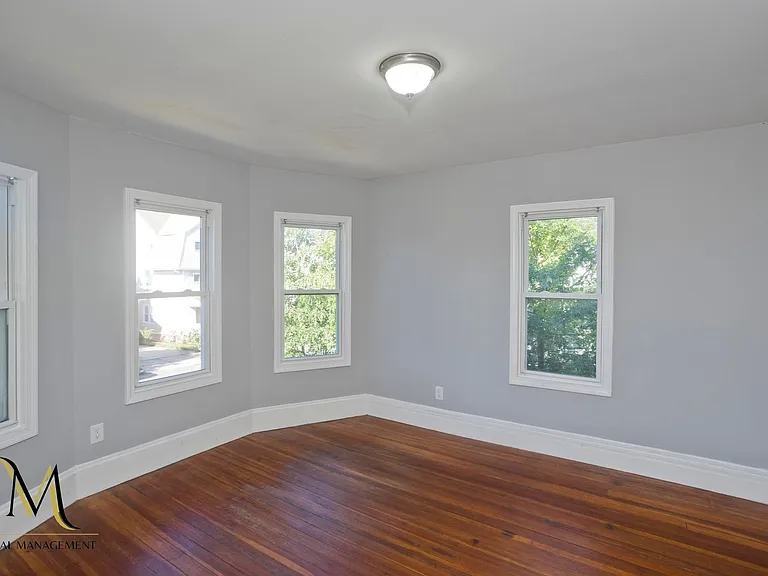 653 Belmont Ave — Photo 5