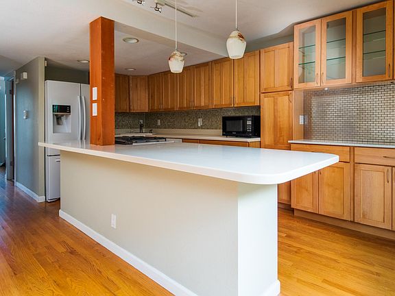 5th image of 10113 NE 12th St APT 10