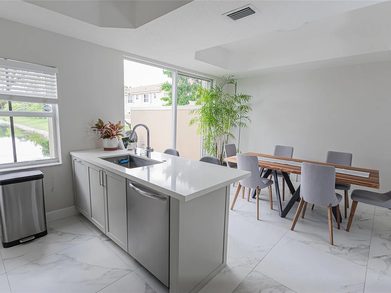 2 bed, 2.5 bath, 1512 sqft, $2,900 — Photo 2