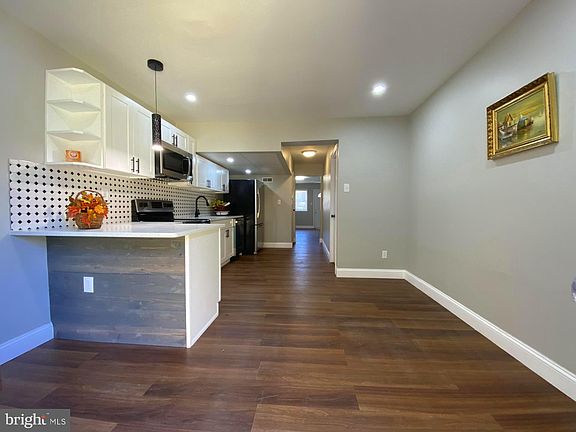 5th image of 33 Park Vallei Ln #33