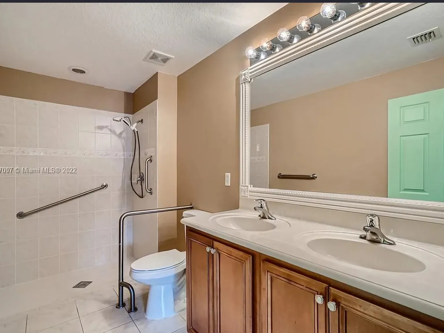 3 bed, 1717 sqft, $2,600 — Photo 3