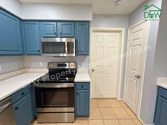 4th image of 818 Summit Dr