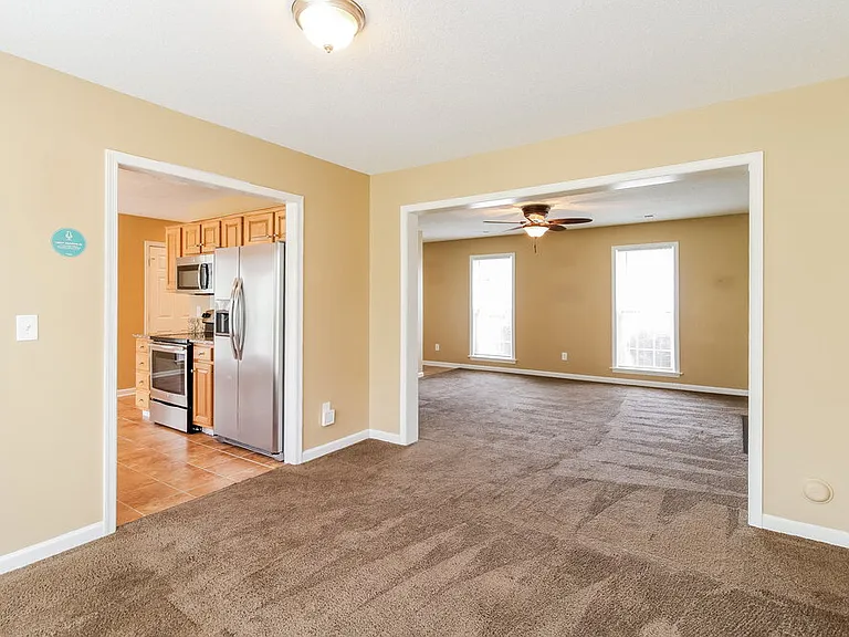 2424 Glen Laurel Dr — Photo 5