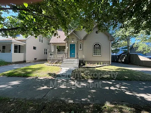 164 E 13th St Photo 1