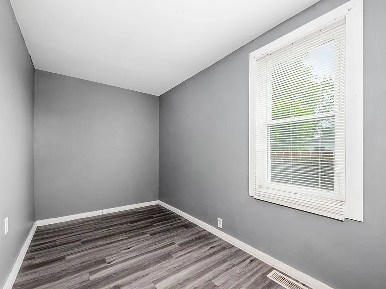 54-56 Benfield Ave — Photo 20