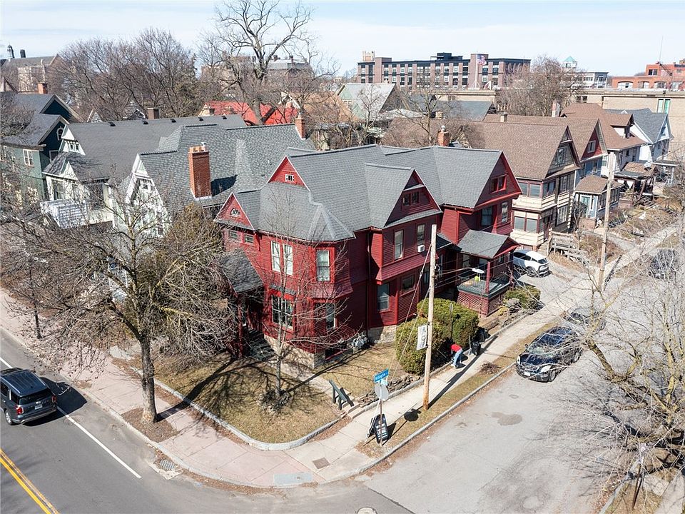 1st image of 636 University Ave #3