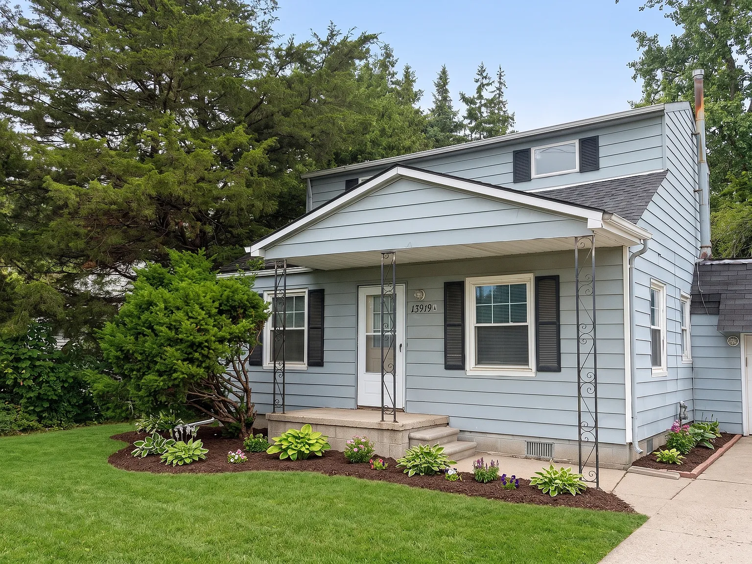 3 bed, 1400 sqft, $1,500 — Photo 1