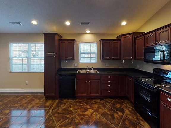 5th image of 112 Anthony Dr
