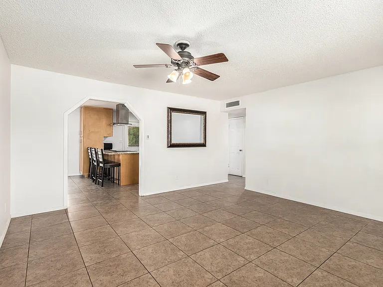 1037 E Campus Dr — Photo 9