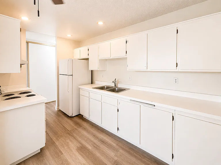 1752 Linwood St #G — Photo 4