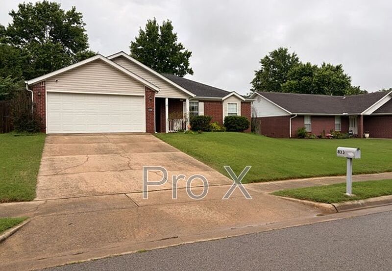 1st image of 833 S Eastview Dr