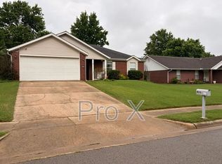 833 S Eastview Dr, Fayetteville, AR 72701