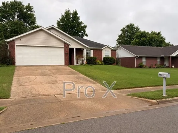 833 S Eastview Dr, Fayetteville, AR 72701