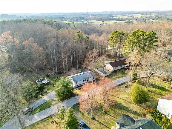5th image of 2011 Cedar Ln