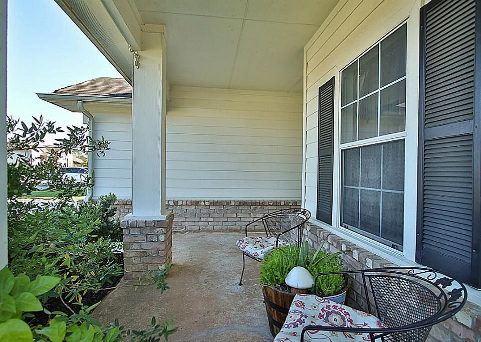 1st image of 28807 Hidden Lake Ct W