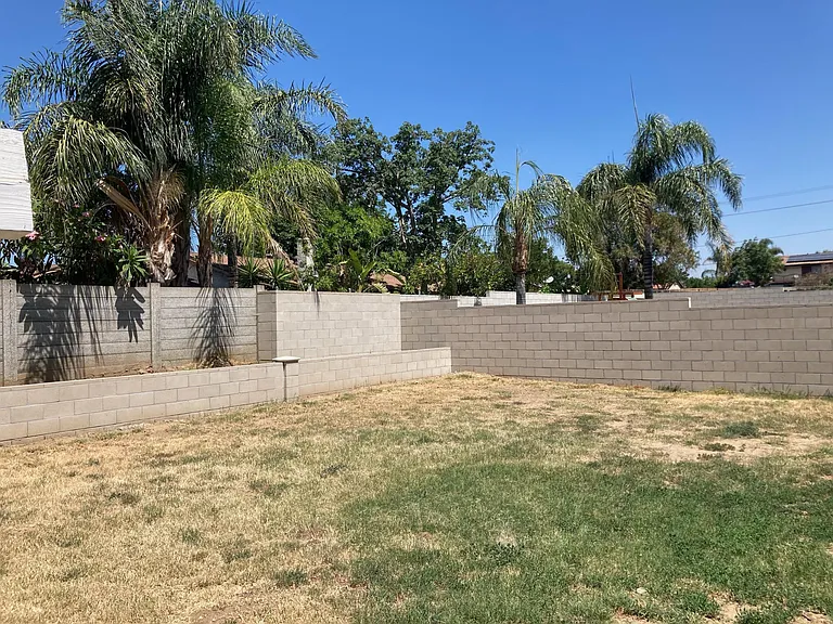 Fully-enclosed Brick Backyard