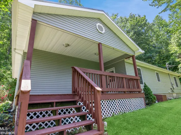 1224 Forest Hill Dr, Harriman, TN 37748