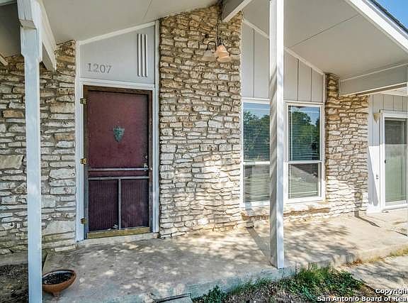 3rd image of 1207 Rossolis Dr