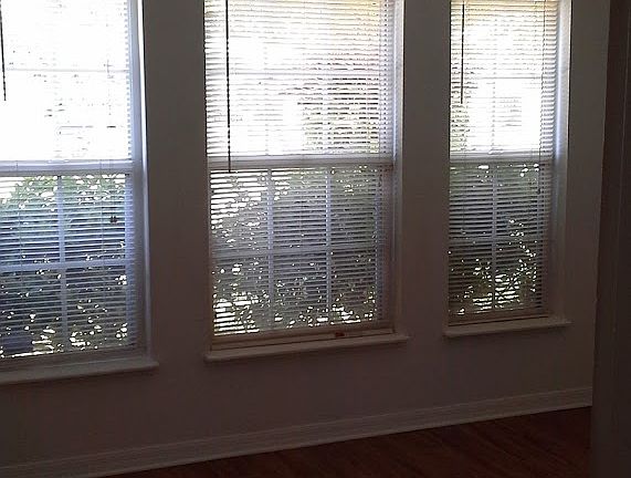 4th image of 2053 Willesdon Dr W