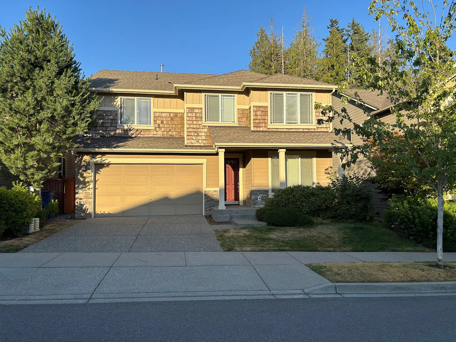 5 bed, 2.5 bath, 2493 sqft, $3,950 — Photo 1