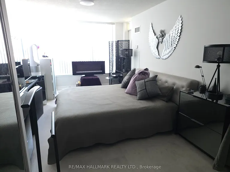 9017 Leslie St #611 — Photo 9