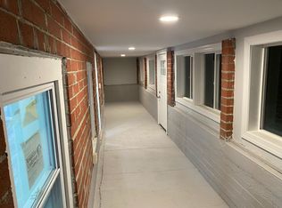 950 Victory Hwy FLOOR 1, Mapleville, RI 02839